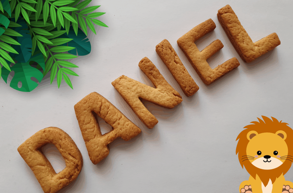Qual é o Significado do Nome Daniel - um biscoito feito no formato do nome Daniel
