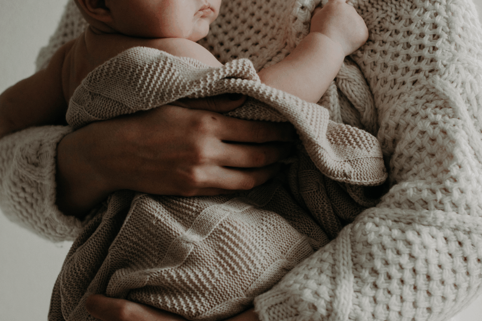 O que dá cólica no bebê na amamentação? - Love&Care